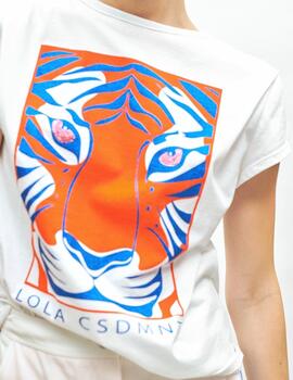 CAMISETA LOLA CASADEMUNT CON POSICIONADO DE TIGRE