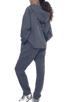 Sudadera Lola Casademunt bolsillos logo tachas