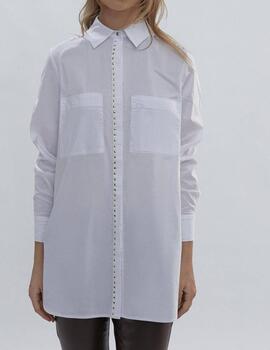 Camisa Lola Casademunt blanca con tachas doradas