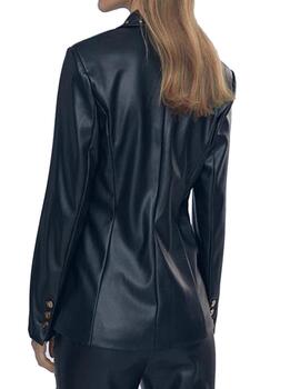 Americana Lola Casademunt efecto piel con tachas