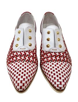 ZAPATO TRENZADO BICOLOR BLANCO-ROJO CON TACHUELAS