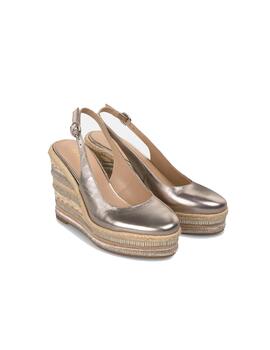 Zapatilla Alma en pena cuña con abalorios dorada