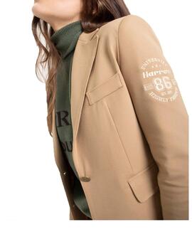 Chaqueeta Highly Preppy escudo en manga camel