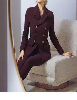 Chaqueta Cristina Barros doble botonadura granate
