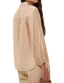 Camisa Decenio flores bordadas arena