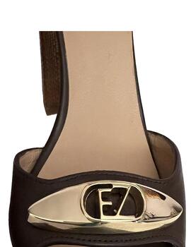 Sandalia Ezzio plataforma velvet cacao