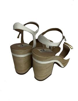 Sandalia Ezzio logo dorado piel crudo