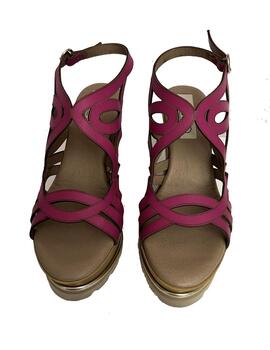 Sandalia Ezzio cuña tiras  piel fucsia