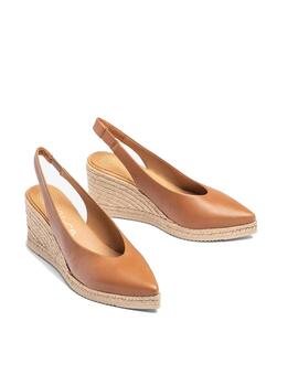 Zapatilla Unisa cuña punta fina piel camel