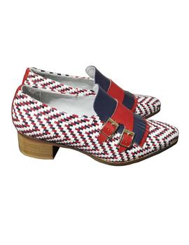 ZAPATO TRENZADO TRICOLOR CON LEGüETA