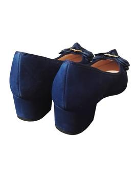 ZAPATO EN ANTE AZUL CON LAZO