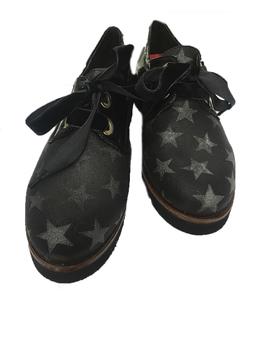 ZAPATO ESTRELLAS Y CHAROL