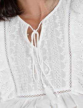 BLUSA MOLLY BRACKEN CON BORDADO BLANCA