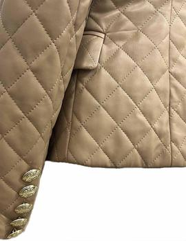 Chaqueta Guess ecopiel pespunteada camel