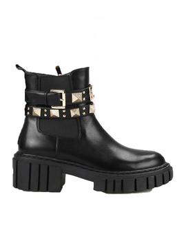 BOTÍN LOLA CASADEMUNT CON TACHAS Y LOGO NEGRO