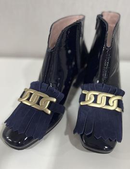 BOTÍN CHAROL CON LENGÜETA Y CADENA AZUL